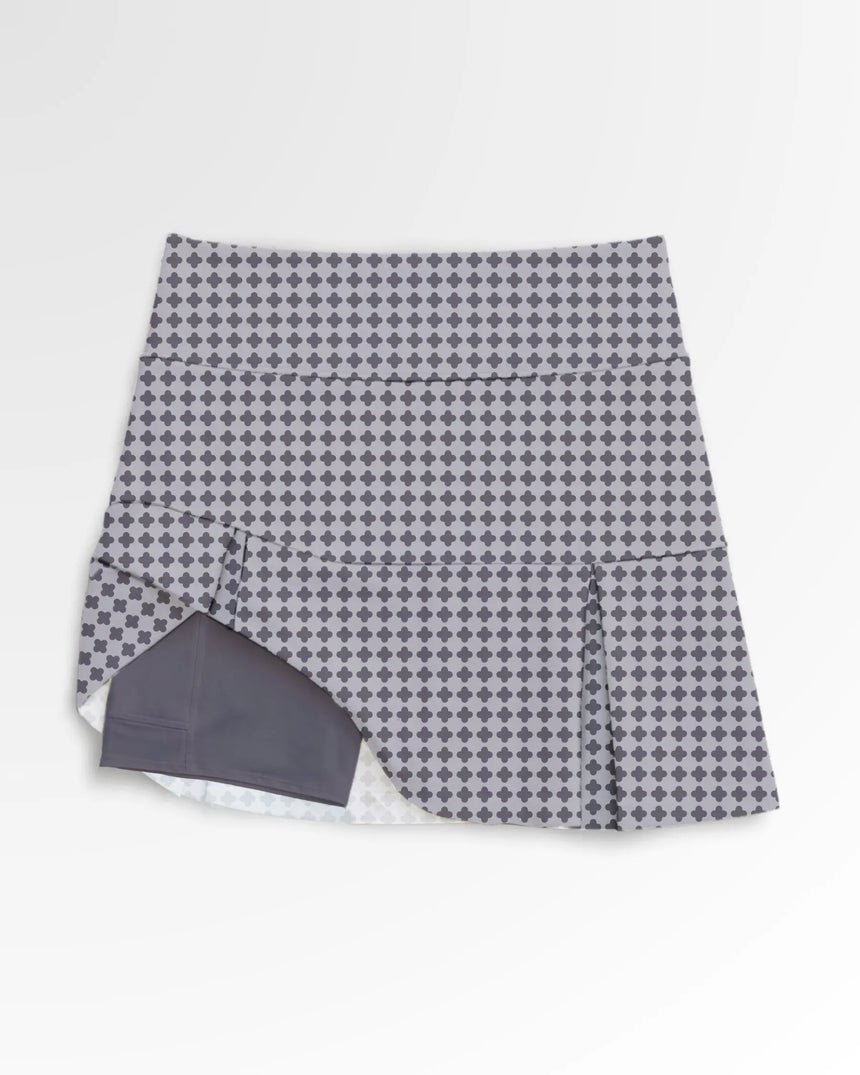 women's pleated golf skort with pockets in Golf Noir print - front view