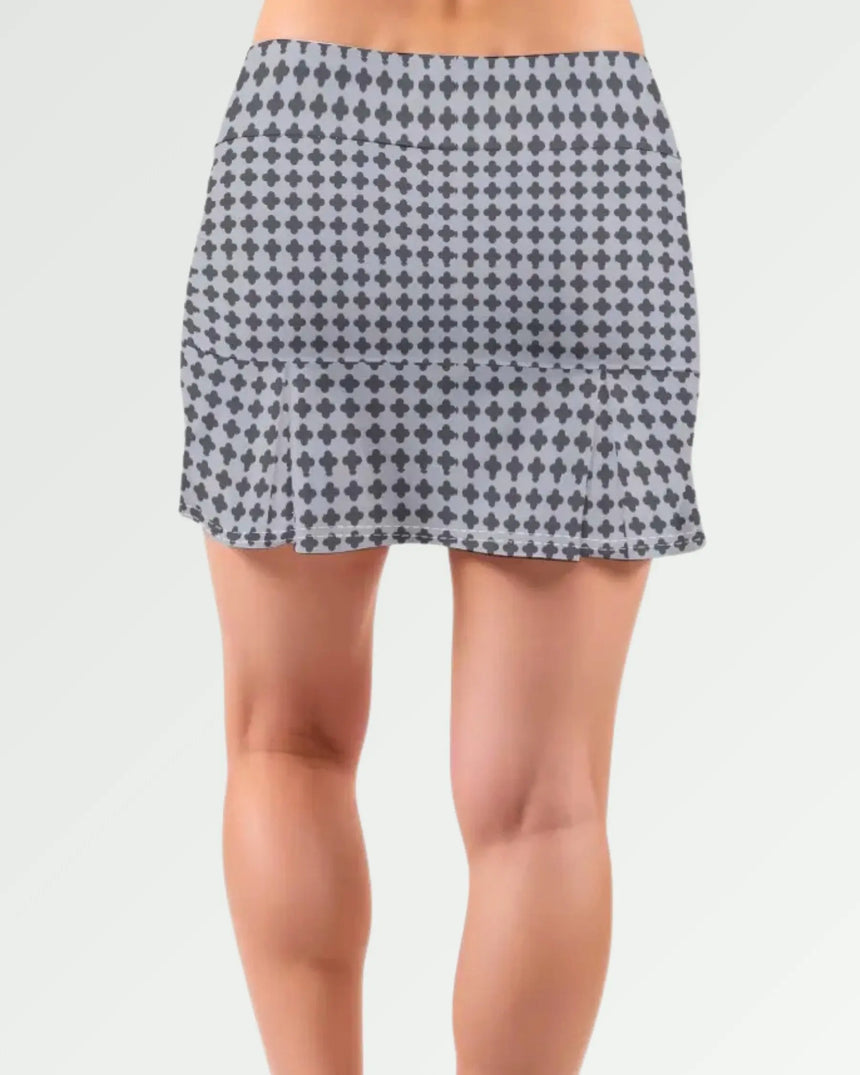 women's pleated golf skort with pockets in Golf Noir print - back view